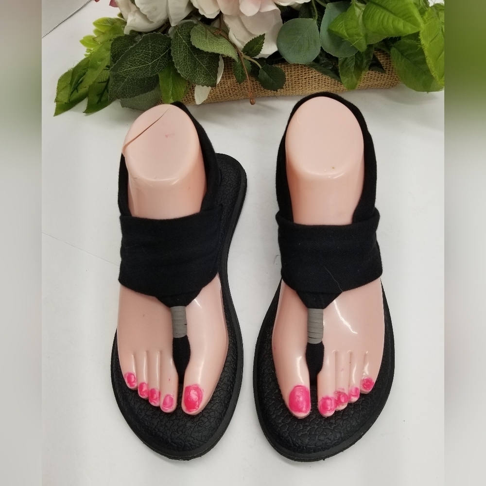 Sanuk Women's Black Sandals - Picture 2 of 4